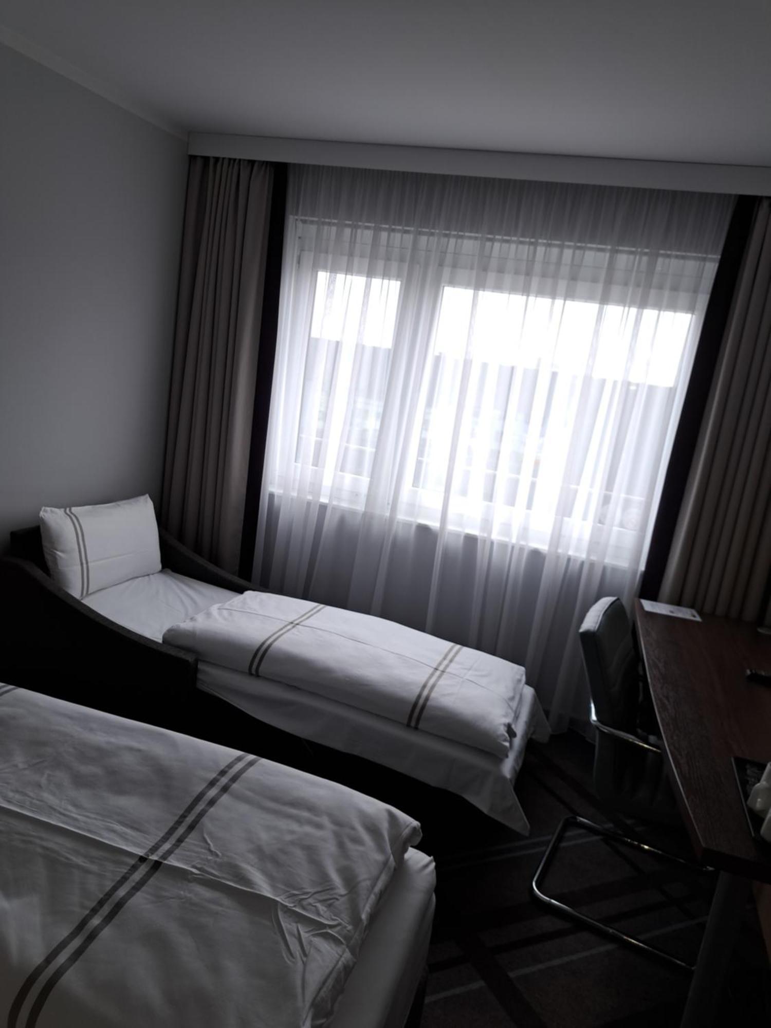 Premier Inn Stuttgart Airport Leinfelden-Echterdingen Zimmer foto